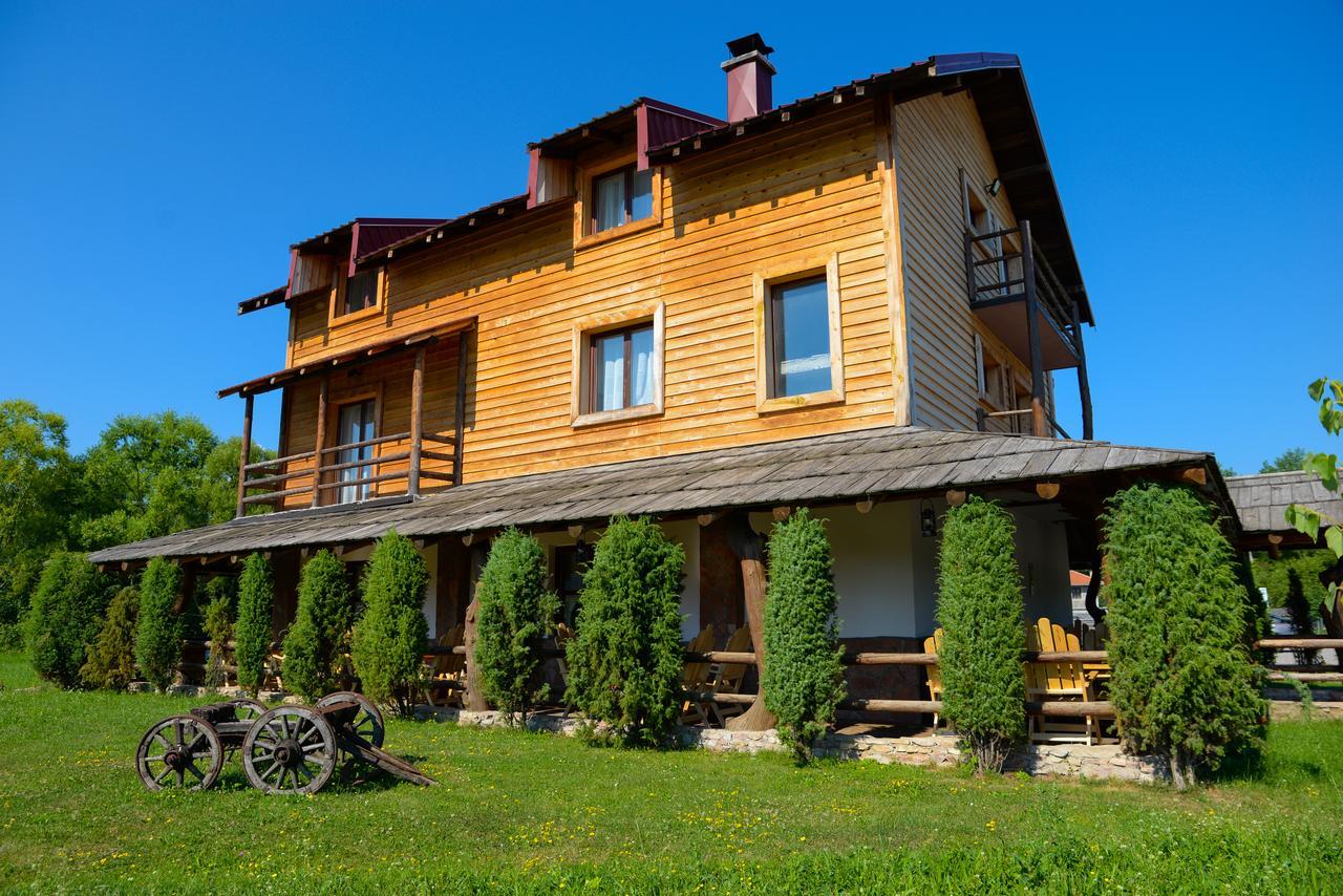 Motel Nacionalni Restoran Ognjiste Koruge Exterior foto